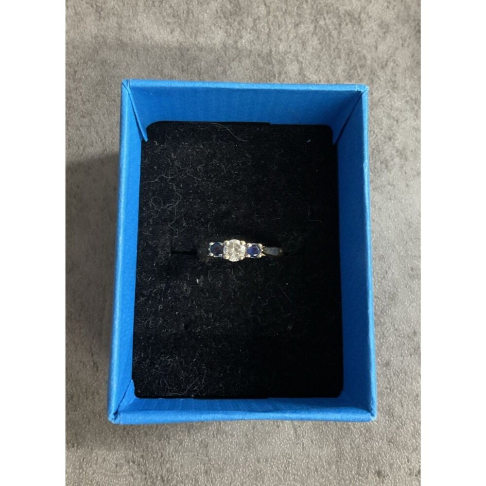 14k Gold Ring With Diamond Center And Sapphire Accents Size 5.5